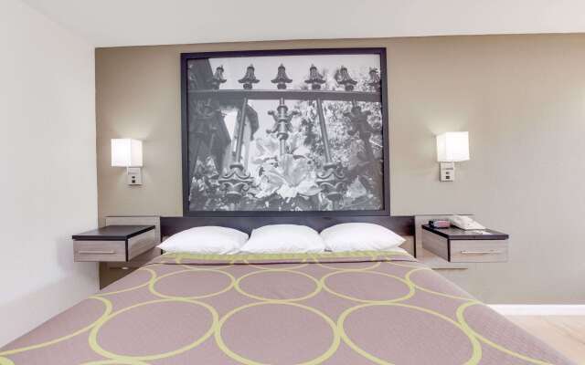 Super 8 by Wyndham Dalton