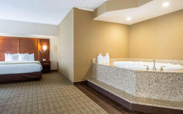Comfort Suites at Woodbridge