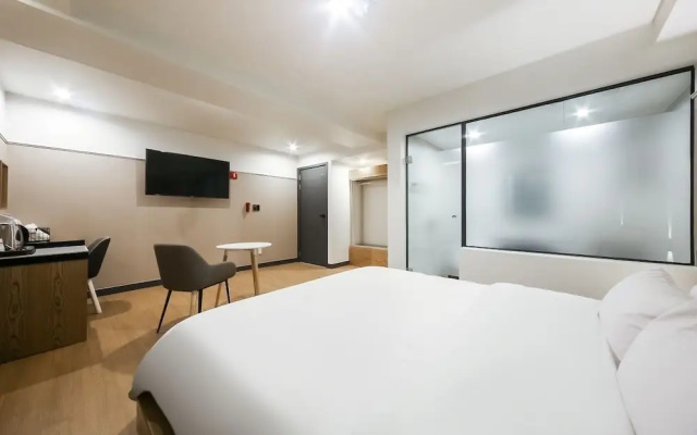 Gray 194 Hotel