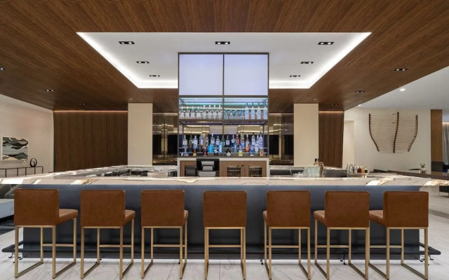AC Hotel by Marriott Vancouver Waterfront