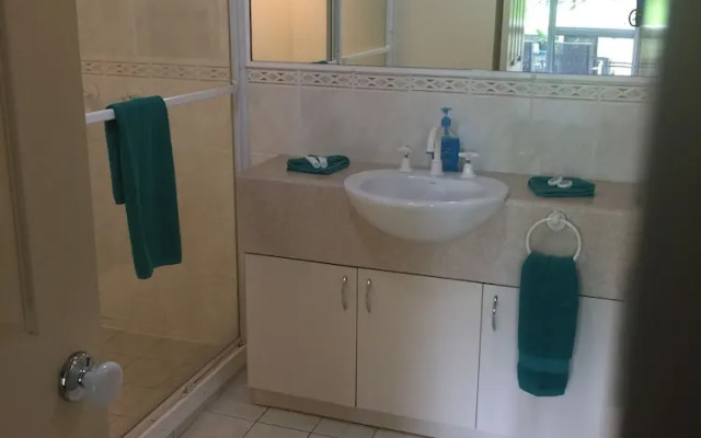 Cairns Golf Course Apartment