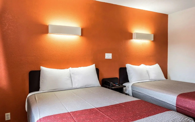 Motel 6 Evansville