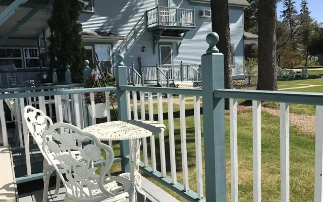 Harbor Light Inn