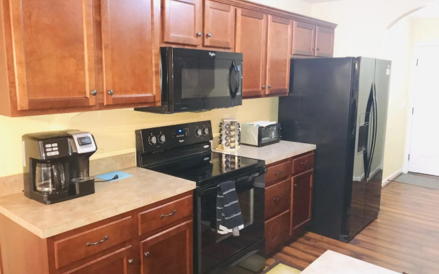Spacious 3 BR Ranch House W Patio Yard in a Quiet Suburb