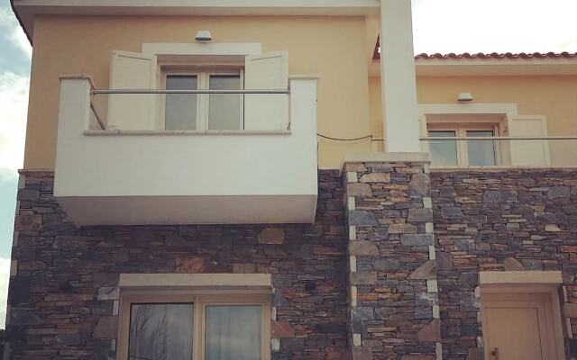 Mousses Luxury Houses