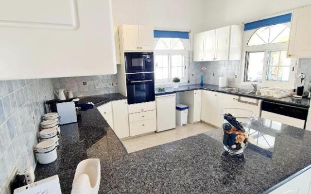 Villa Elysium, 3 bedrooms, pool, sea view & wifi