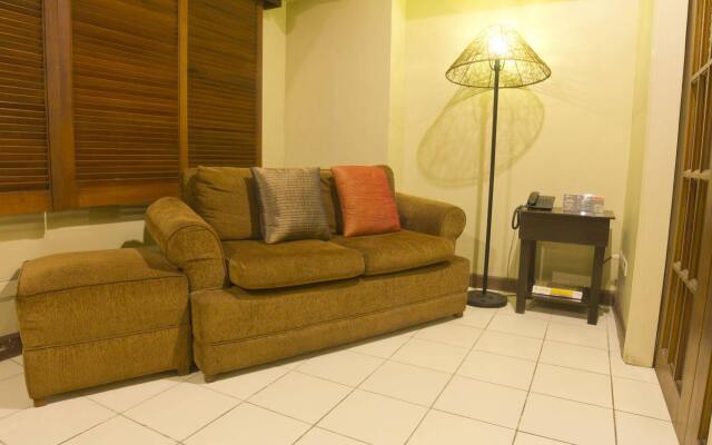 OYO 103 Artina Suites Hotel