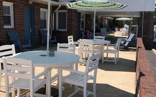 Pelican Point Motel