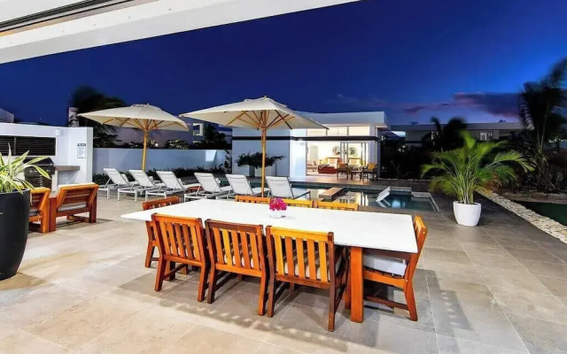 New Seaside Vacation Villa With Hotel Amenities v9