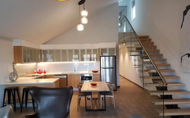 Semaphore Splash Apartments