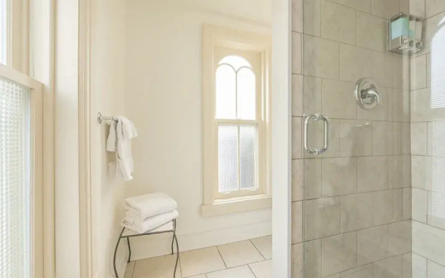St Andrew Suites