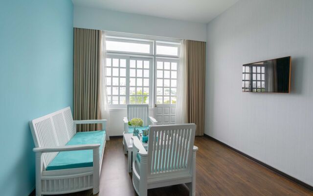 Flora Beach Hotel & Spa