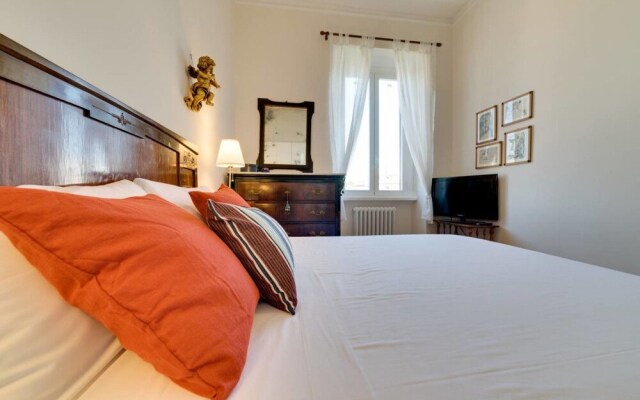 Luxurious 2bed 2bath Apartment Near the Colosseum!