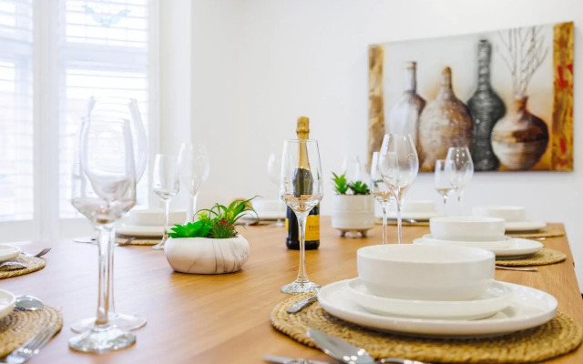 Luxurious - Pool Table - Games Room - Free Parking