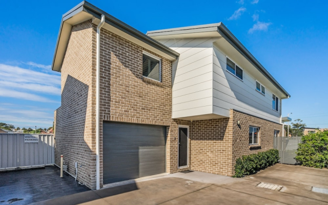 Newcastle Short Stay Apartments - Adamstown Townhouses