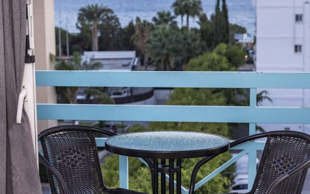 Palm Beach Sea View Apartment