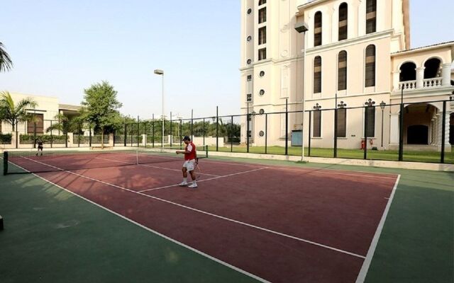 DLF Club 5