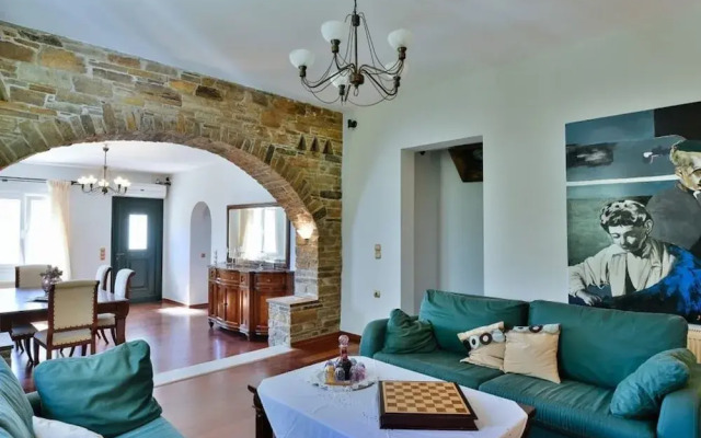 Charming 3-bedroom House in Tinos