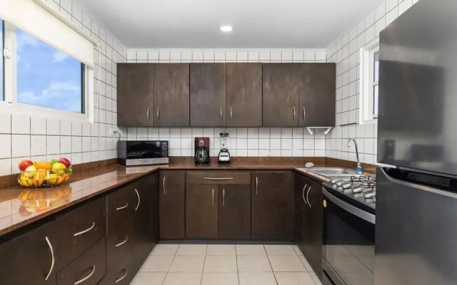 Lovely 3br2ba w Wifi Parking in Central Location