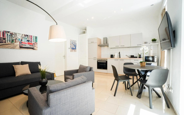 Modern and lovely apartment next to subway station