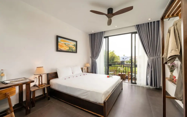 Boat House Riverside Homestay
