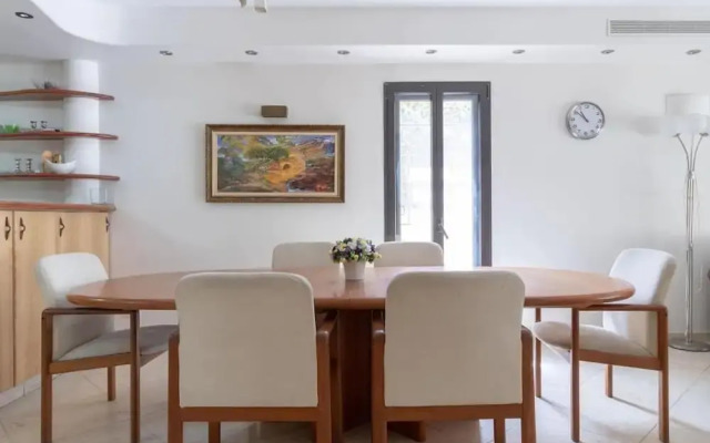Family Apt & Garden in David's Village by FeelHome