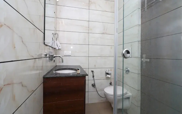 OYO 25076 Omang Hotel