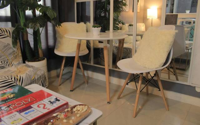 A2J BGC Luxury 2BR Loft Near Burgos Circle, Malls