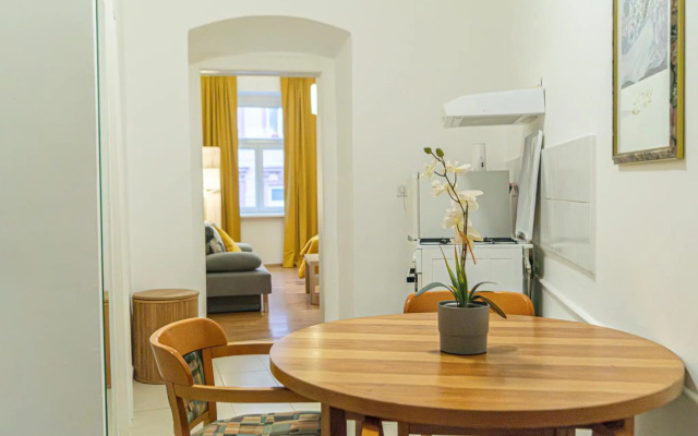 Economy Apartment well connected to the whole city