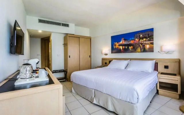Diplomat Hotel
