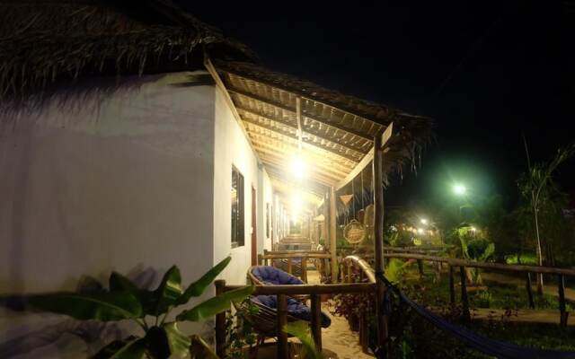 White Moon Bungalows