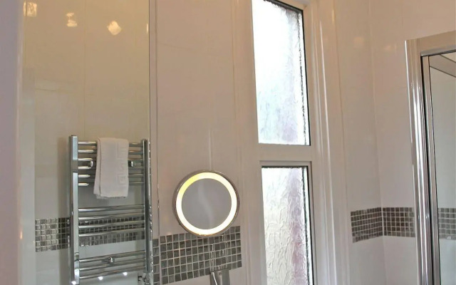 Crompton Guest House