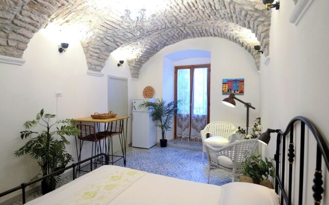 Large, Stunning Studio Apartment, Central Location