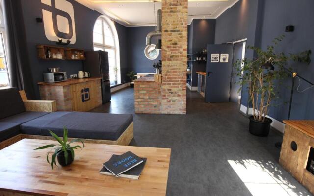 Blue Doors Hostel KTV