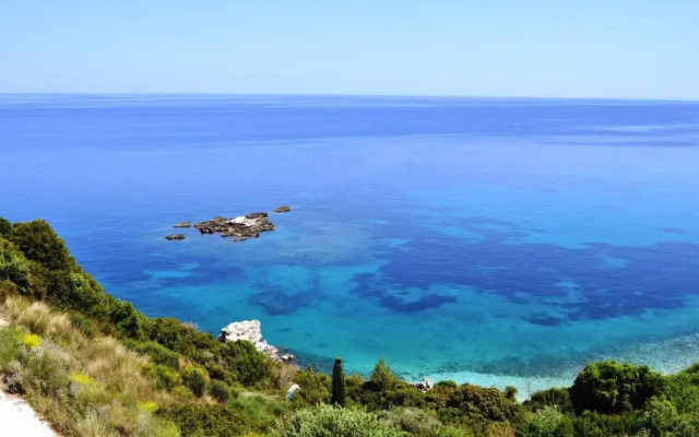 Mari-Christi Apartments