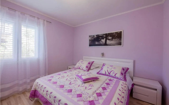 Two-Bedroom Apartment in Prigradica