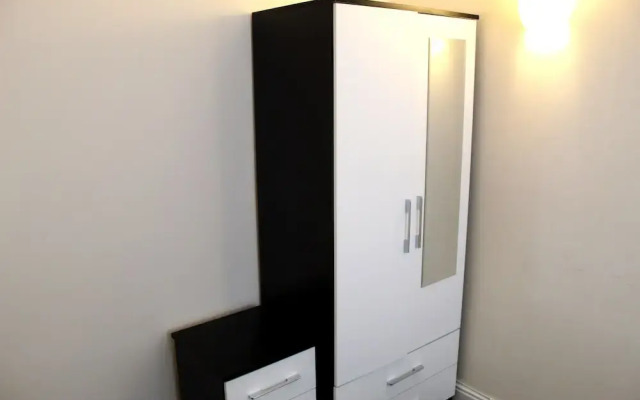 New 4 Bedroom Coventry House Sleeps 7