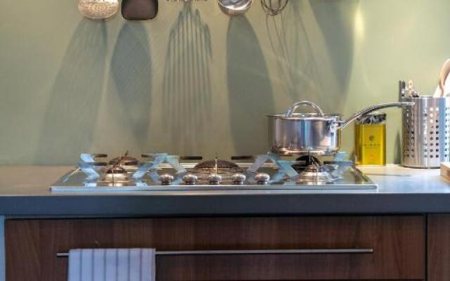 No 33 Stylish and Modern 1 Bed Apartment