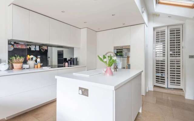 3-bedroom Home in Richmond - Ideal Family Living
