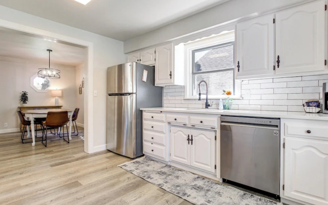 Charming Appleton Getaway ~ 3 Mi to Downtown!