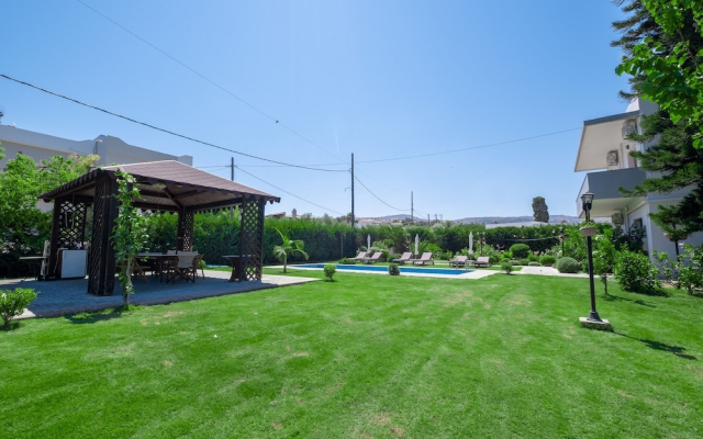 Euphoria Home for 6 with pool and garden