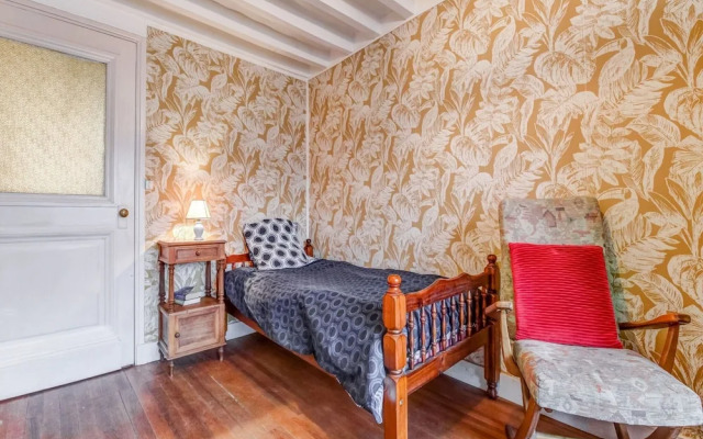 Traditional Holiday Home in Brinon sur Beuvron