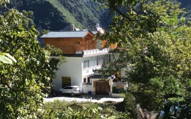 Qianxi Hotel – Outside – Deqin