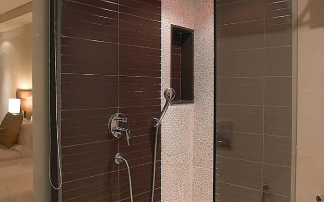 Royal Orchid Central Grazia