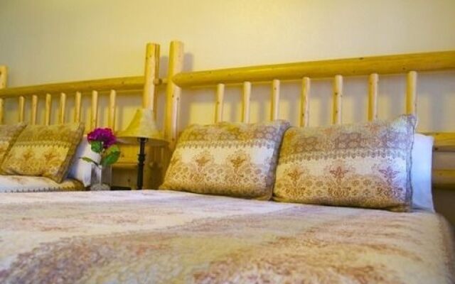 Rodeway Inn & Suites Fireside Lodge