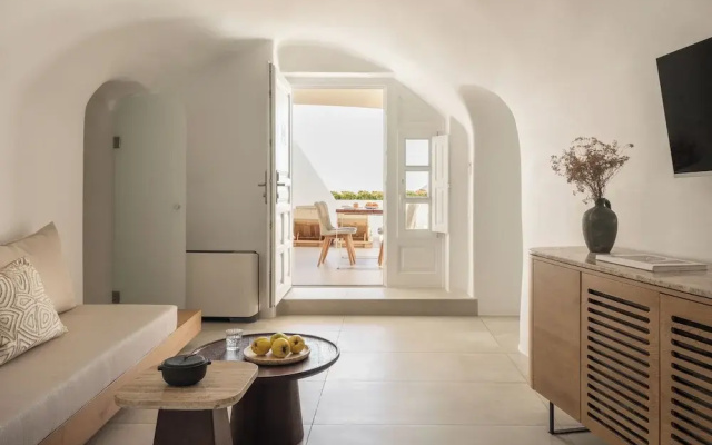 Cave Suite Oia