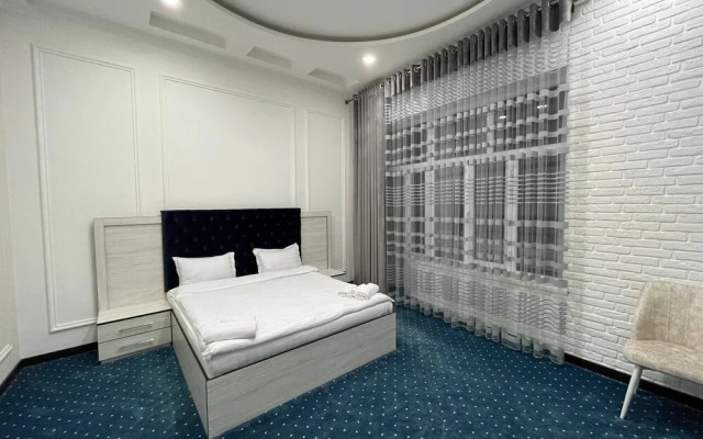 Lola Hotel