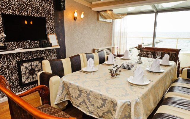 Katran Hotel