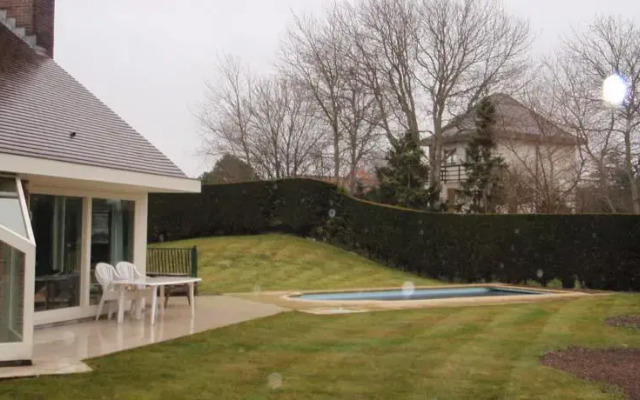 Home With Pool Oostduinkerke