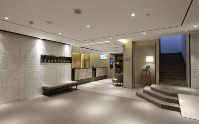 Homeinn Selected Hotel (Hohhot Drum Tower General's Office Subway Station)